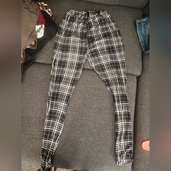 Pants - Plaid Leggings - Black and White